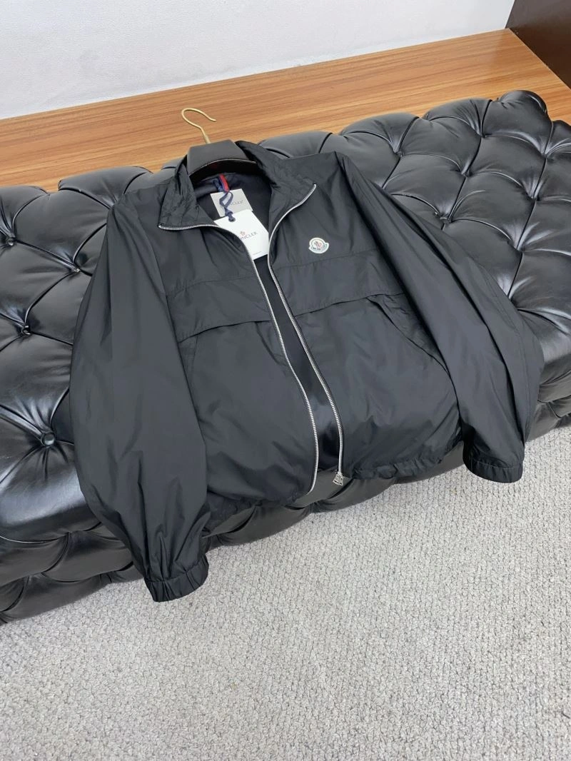 Trendy Moncler Outwear 141530
