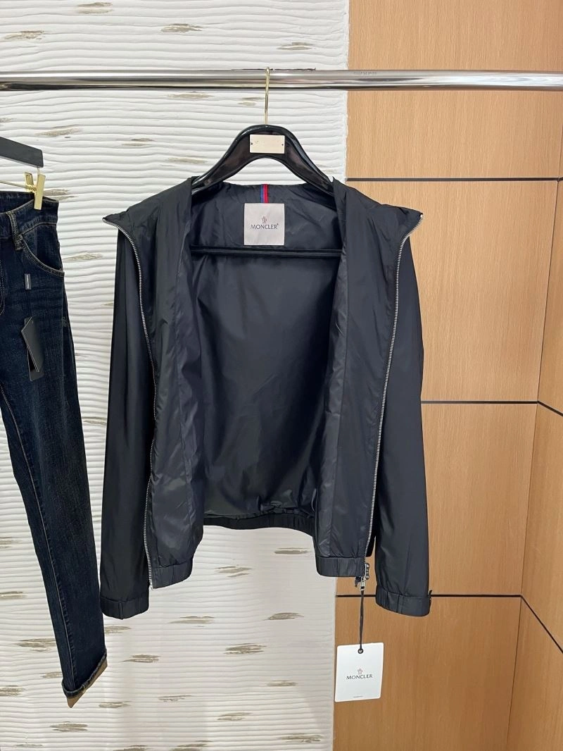 Flexible Moncler Outwear 141533
