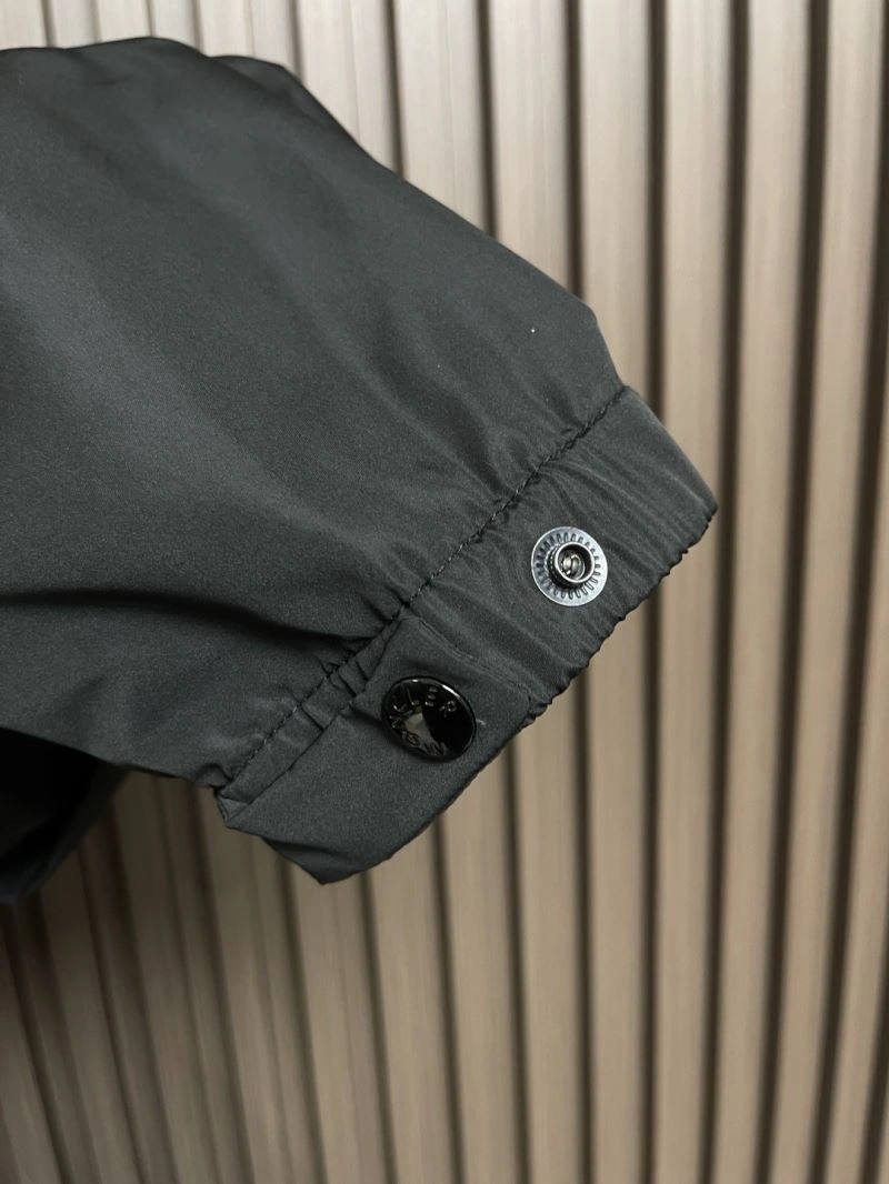 WrinkleFree Moncler Outwear 141199