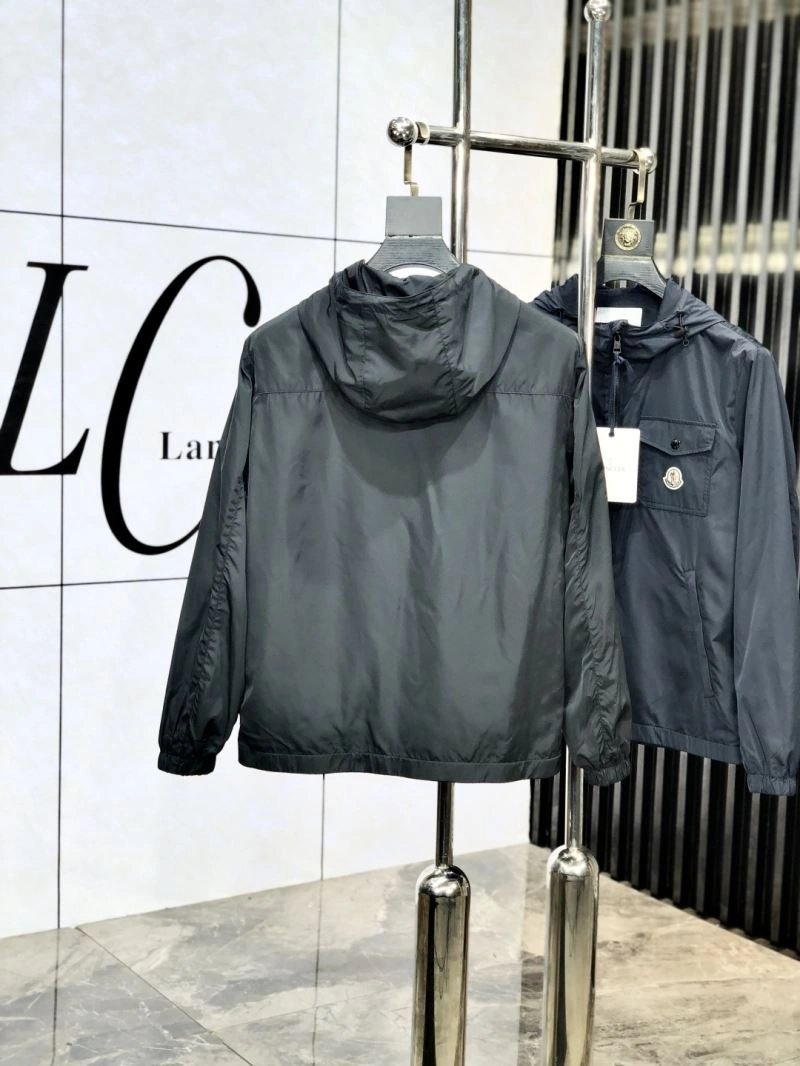 Trendy Moncler Outwear 141198