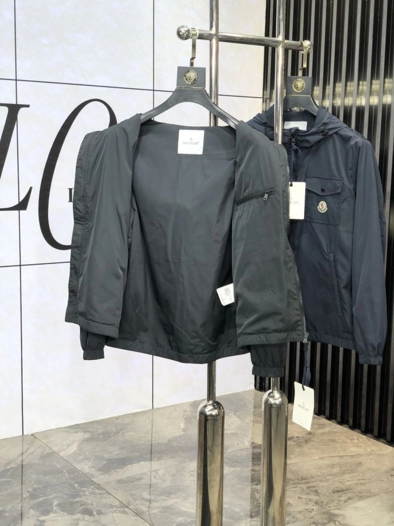 Trendy Moncler Outwear 141198