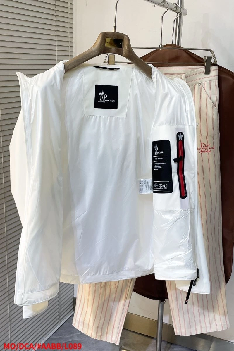 SmoothTexture Moncler Outwear 141178