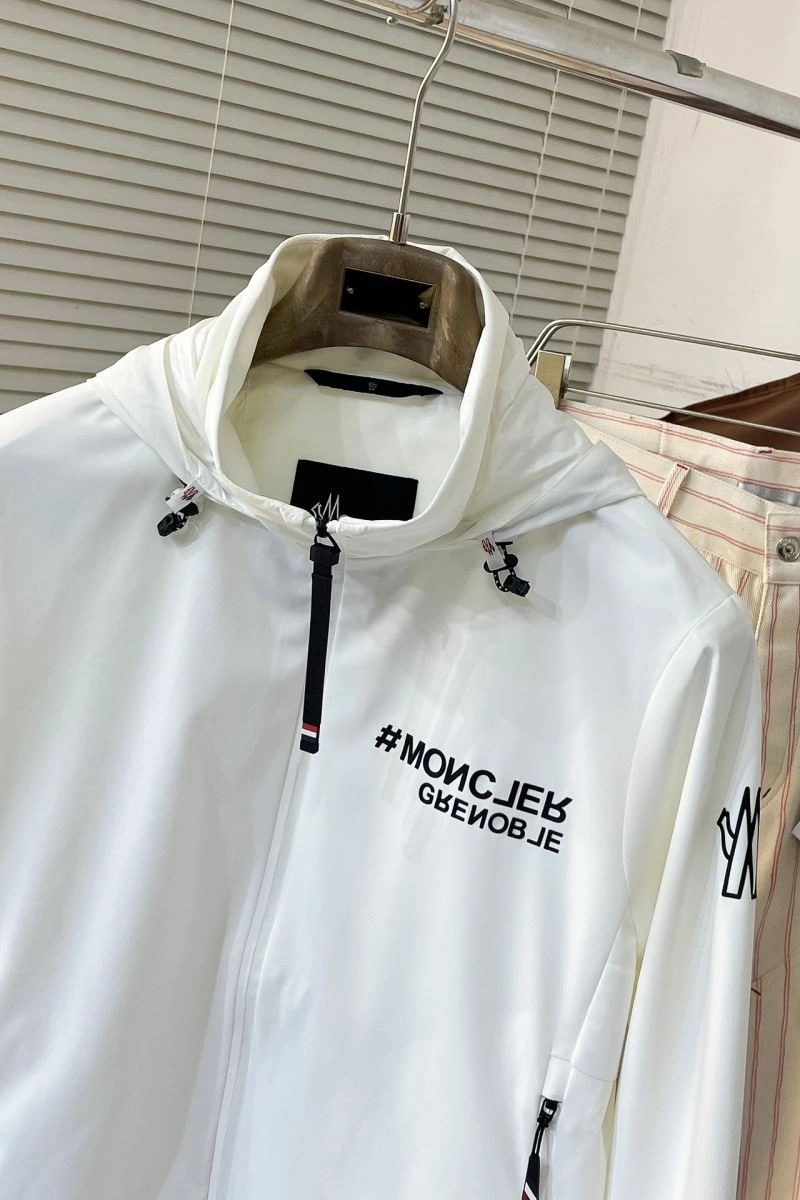 SmoothTexture Moncler Outwear 141178
