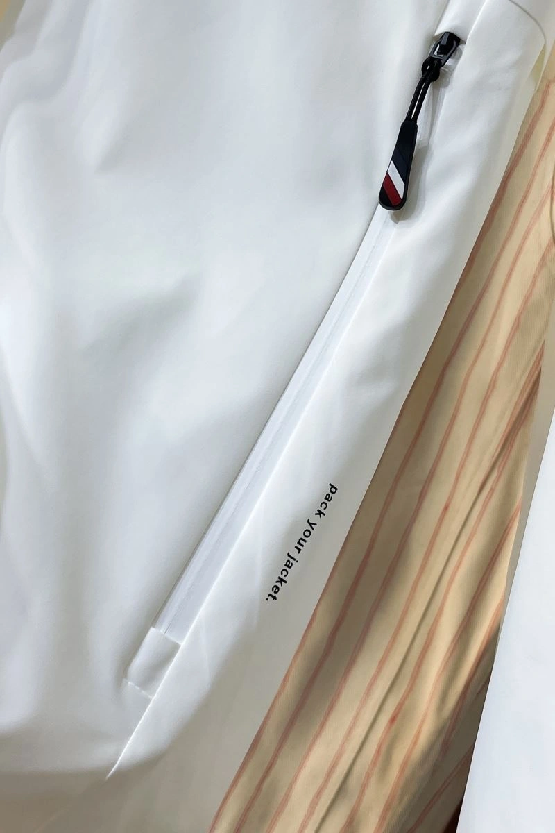 SmoothTexture Moncler Outwear 141178