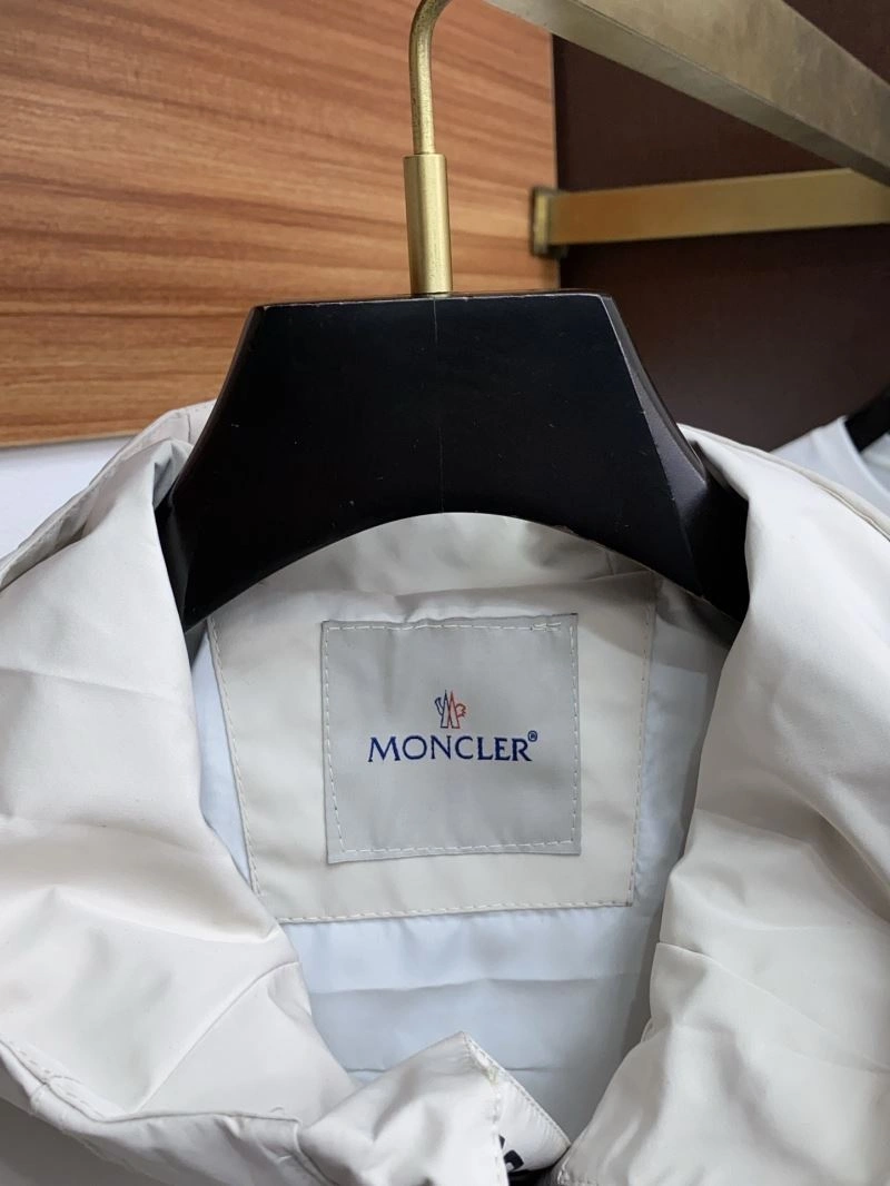 Moncler Outwear Fashionable 141174