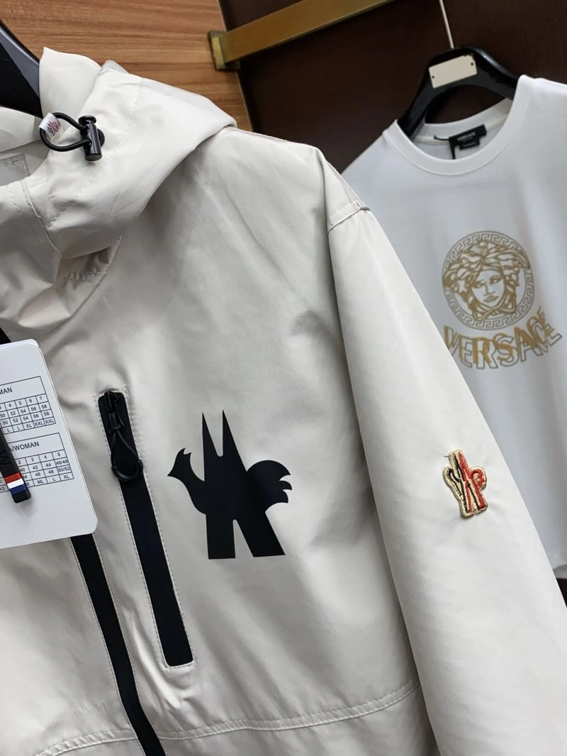 Moncler Outwear Fashionable 141174