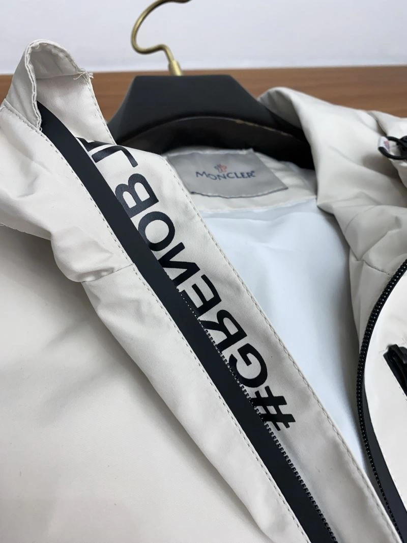 Moncler Outwear Fashionable 141174