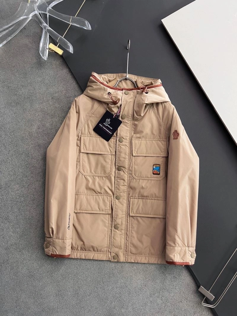 Moncler Outwear Sporty 141173