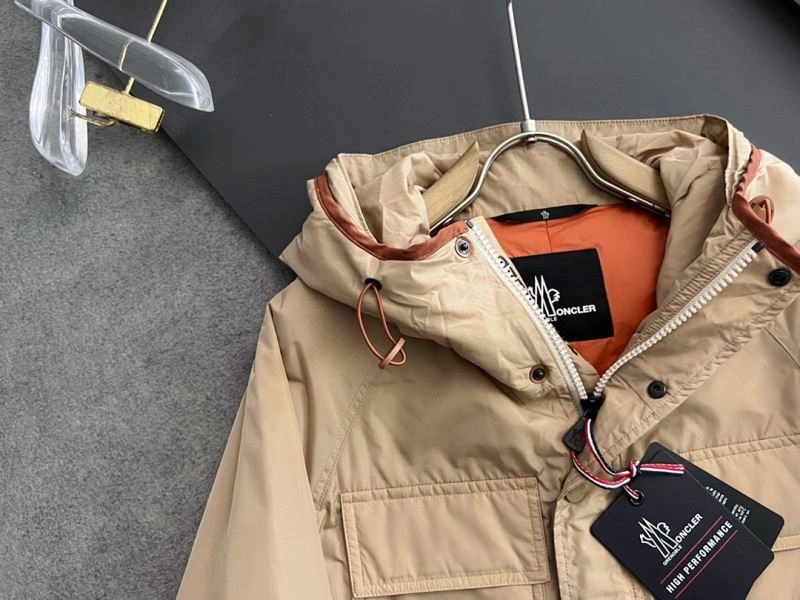 Moncler Outwear Sporty 141173