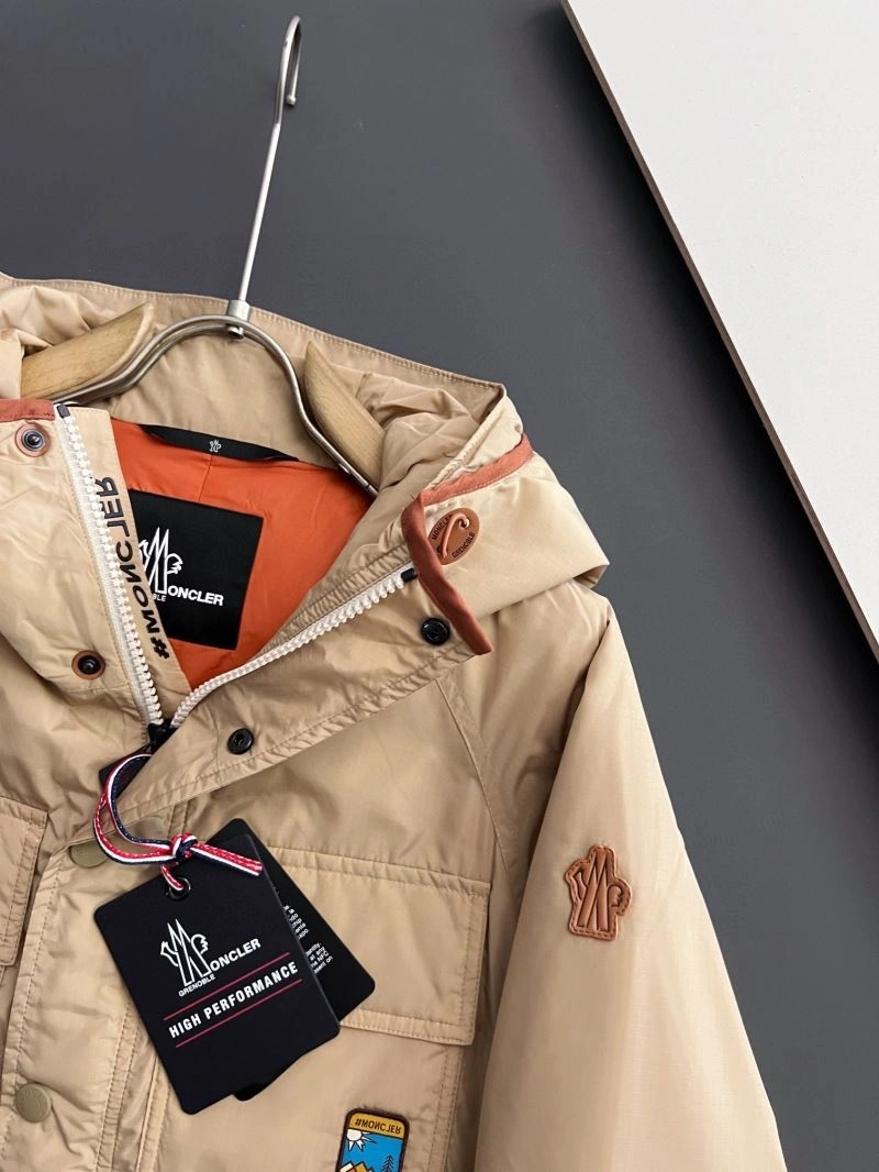 Moncler Outwear Sporty 141173