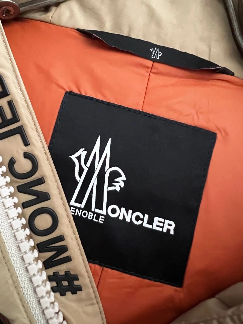 Moncler Outwear Sporty 141173