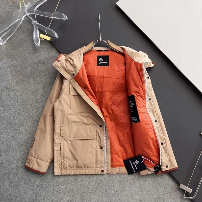 Moncler Outwear Sporty 141173