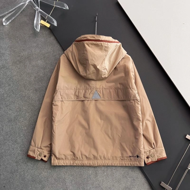 Moncler Outwear Sporty 141173