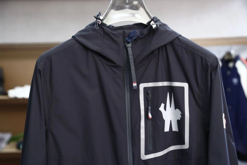 Breathable Moncler Outwear 141162