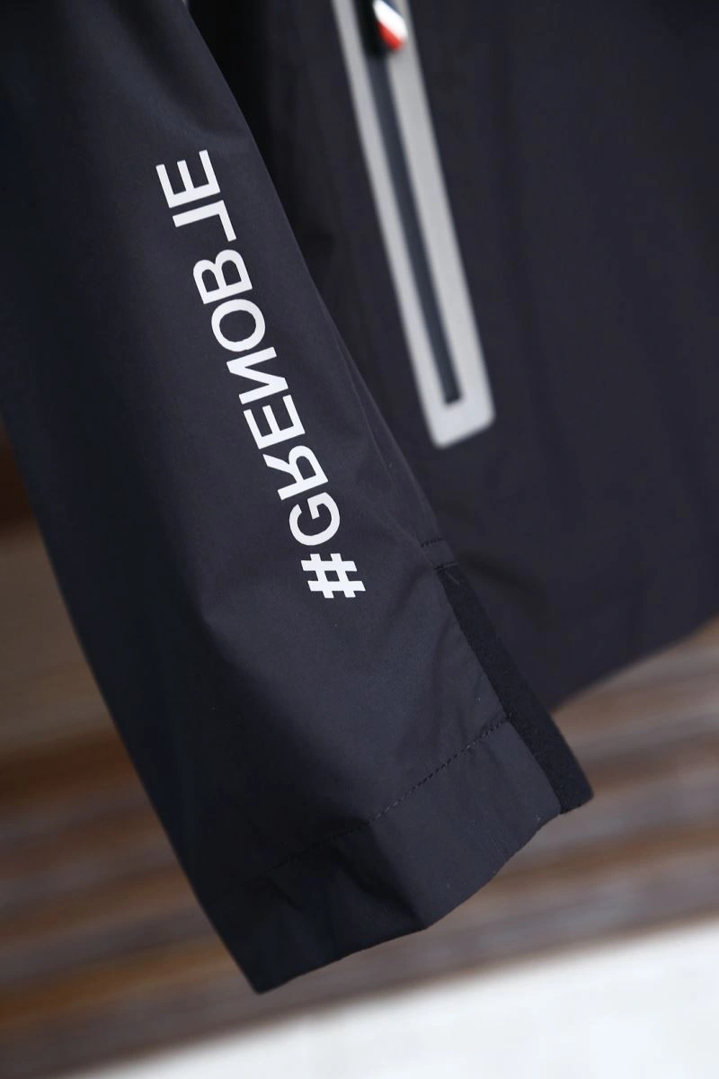 Breathable Moncler Outwear 141162