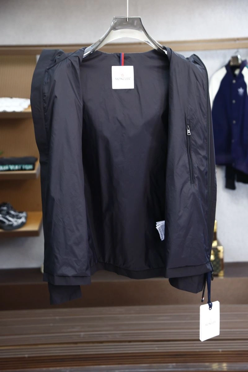 Breathable Moncler Outwear 141162