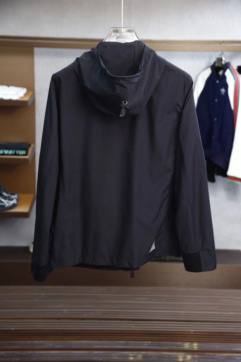 Breathable Moncler Outwear 141162