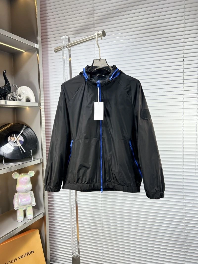 Moncler Outwear EasyMatch 141160