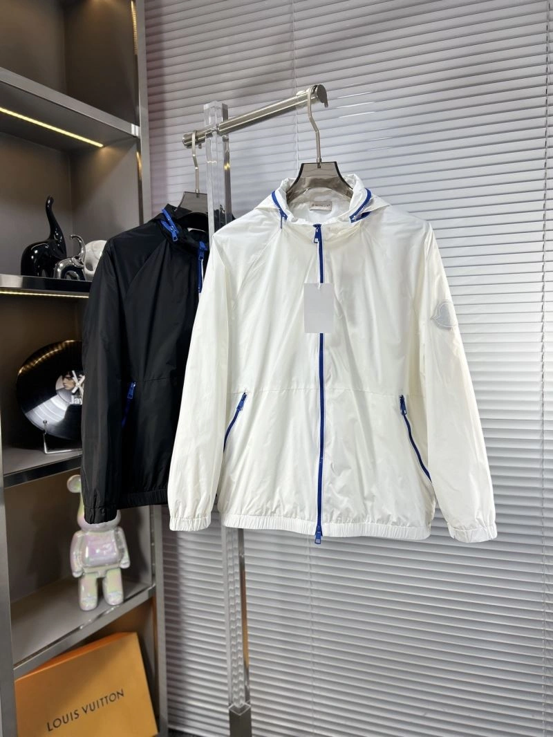 Moncler Outwear EasyMatch 141160
