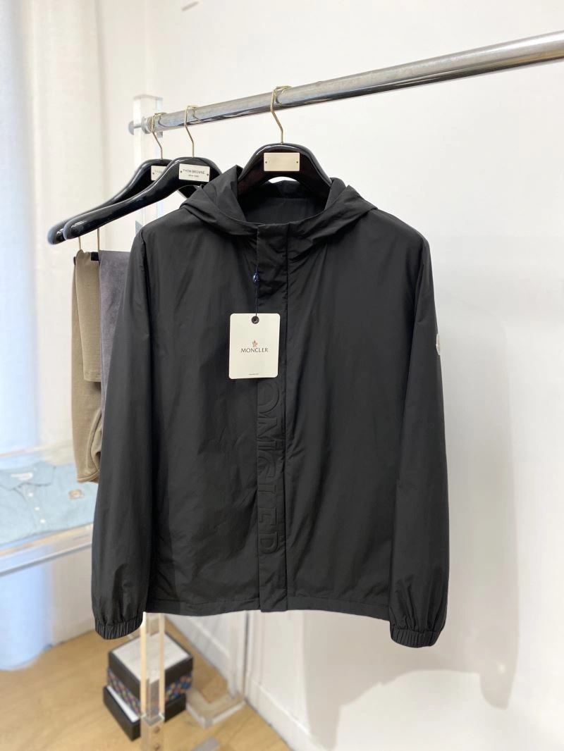 Moncler Outwear Snug 141168