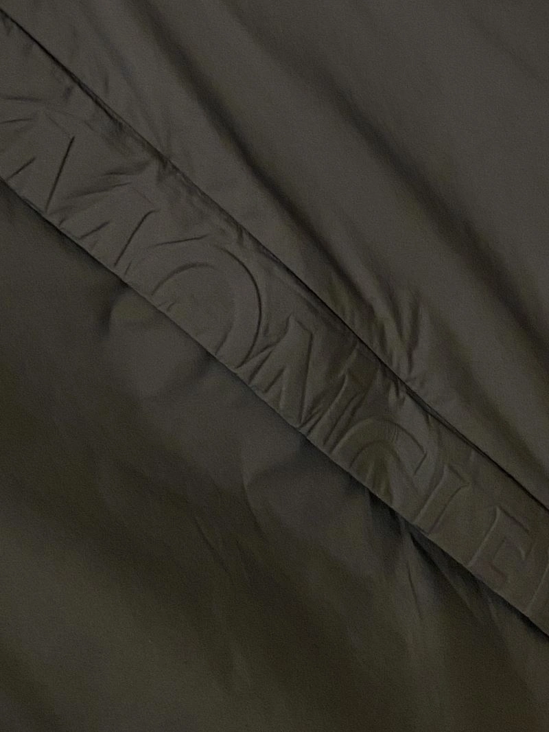 Moncler Outwear Snug 141168
