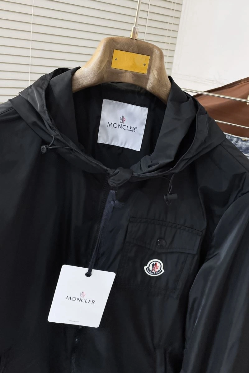 Moncler Outwear Seasonal 141150