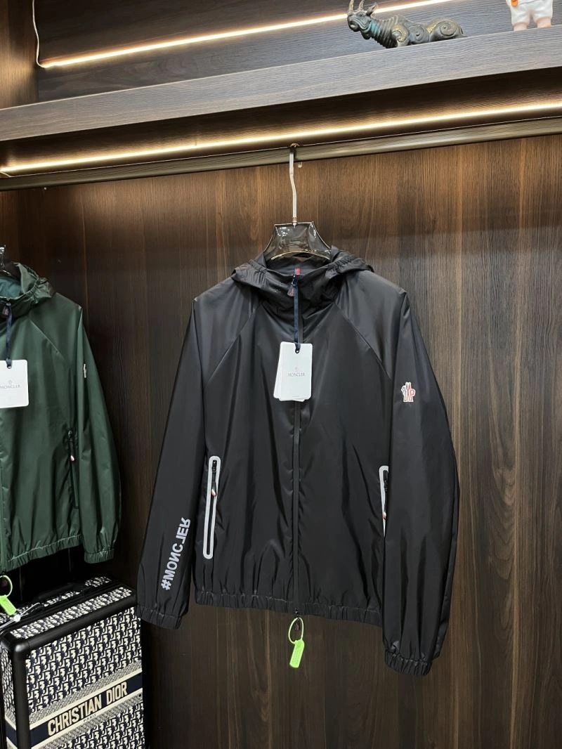 Moncler Outwear Breathable 141157