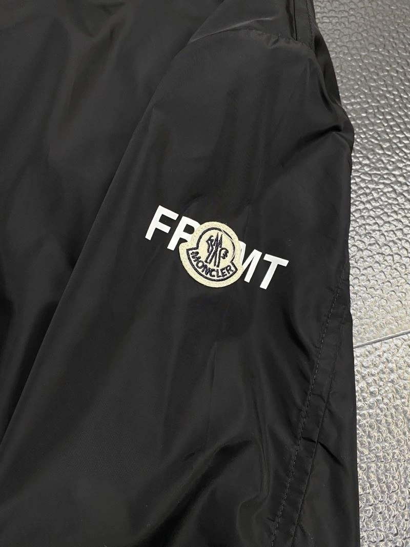 Trendsetting Moncler Outwear 141167