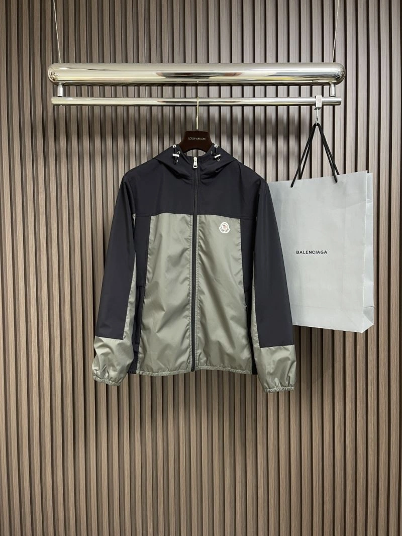 Minimalist Moncler Outwear 141161