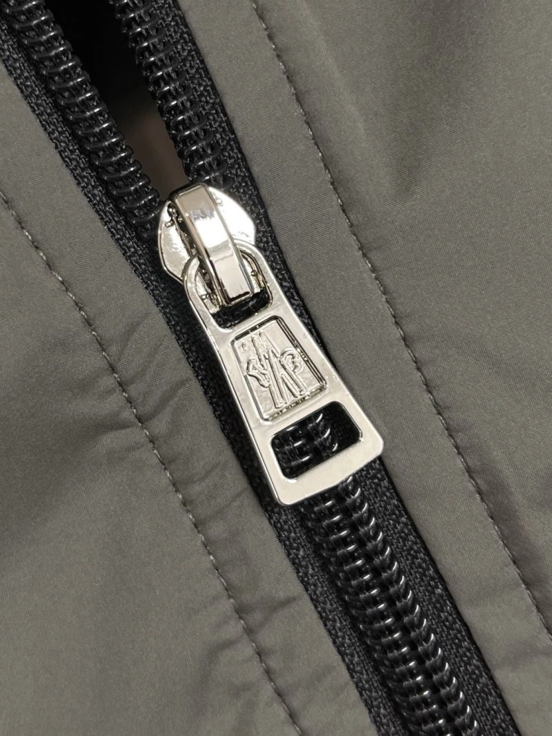 Minimalist Moncler Outwear 141161