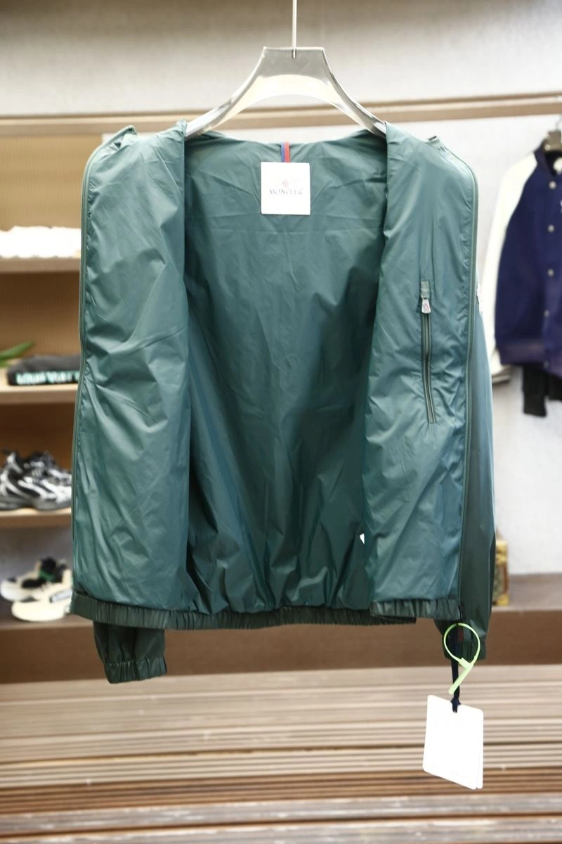 Moncler Outwear EyeCatching 141170