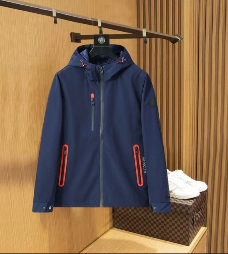 Moncler Outwear Compact 141144