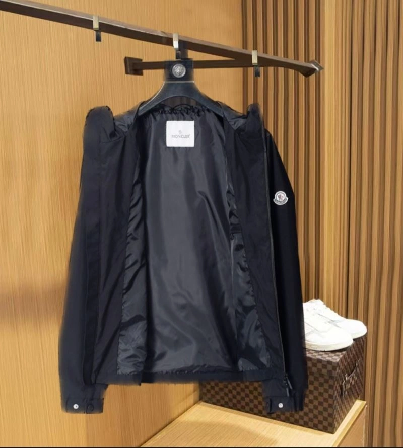 Moncler Outwear Breathable 141143