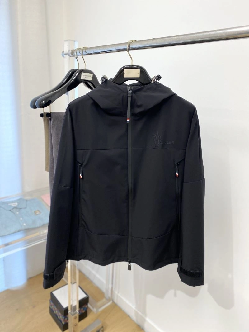 Cozy Moncler Outwear 141137