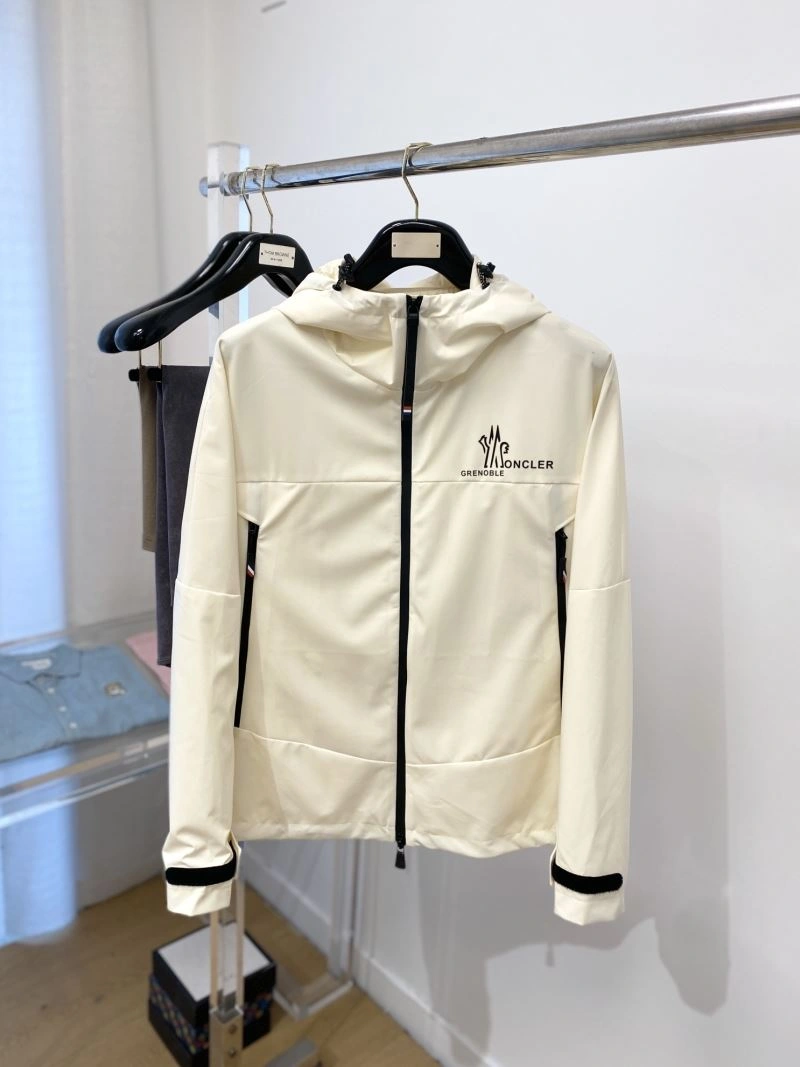 Moncler Outwear Lightweight 141136