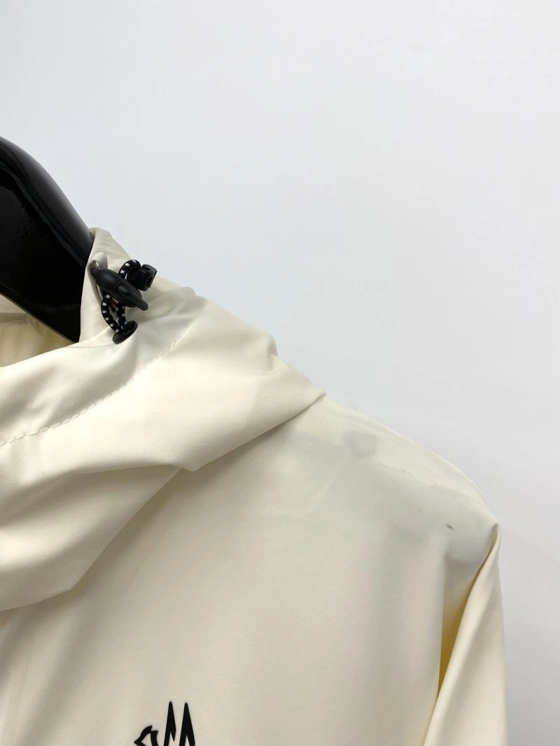Moncler Outwear Lightweight 141136
