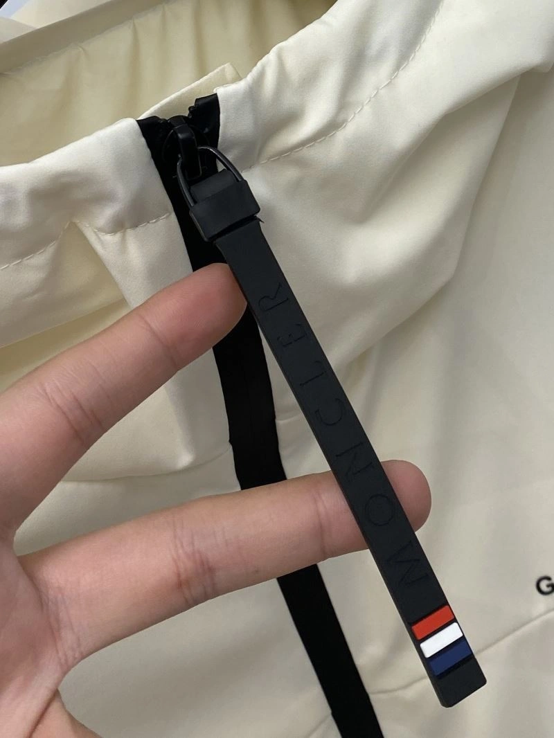 Moncler Outwear Lightweight 141136