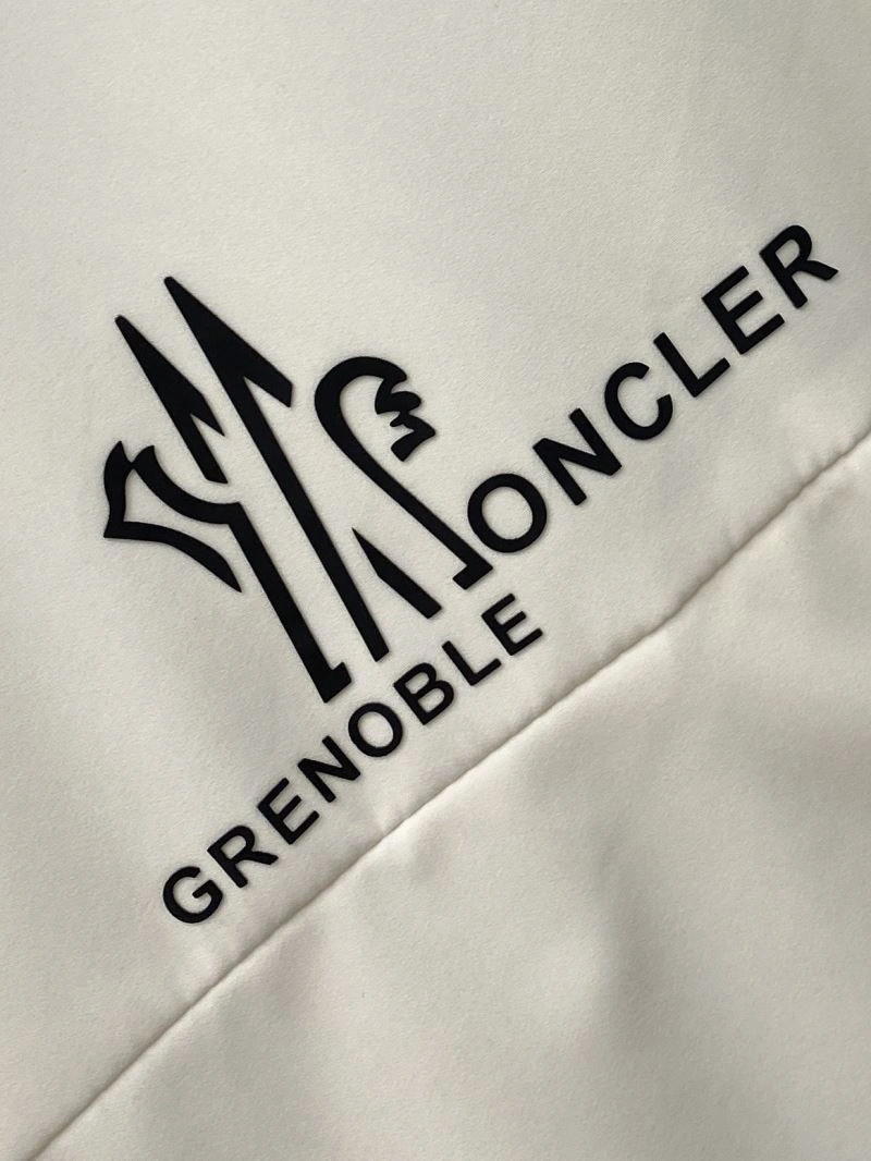 Moncler Outwear Lightweight 141136