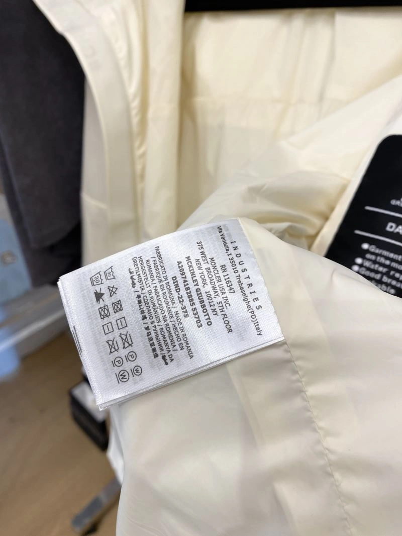 Moncler Outwear Lightweight 141136