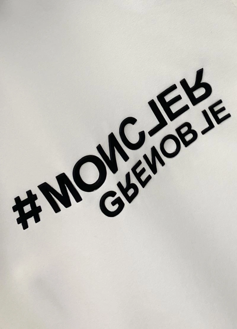 Moncler Outwear Sleek 141135