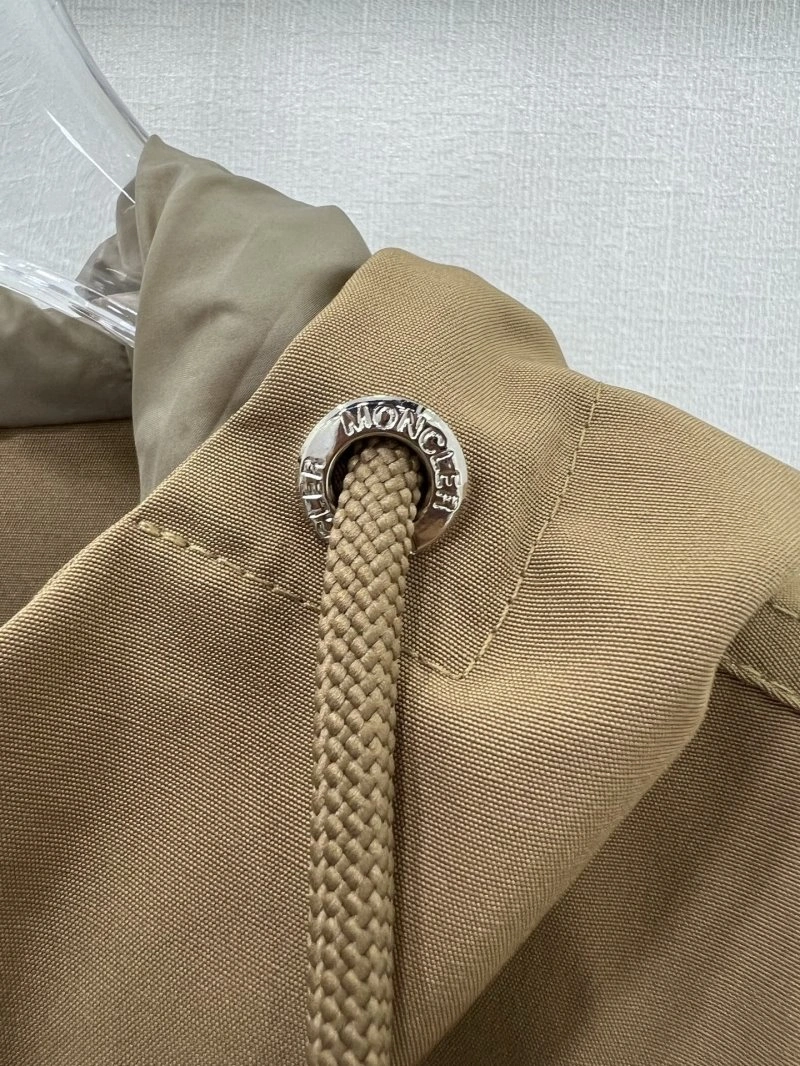 Lightweight Moncler Outwear 139772