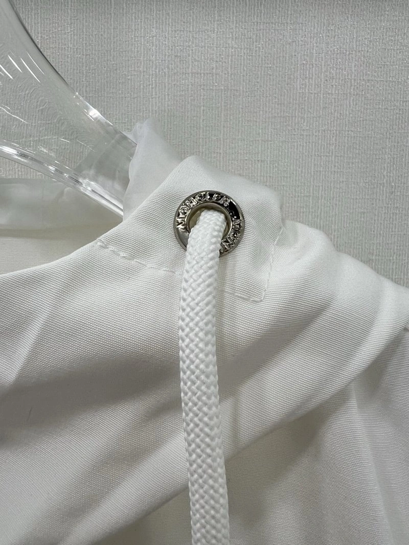 Cozy Moncler Outwear 139775