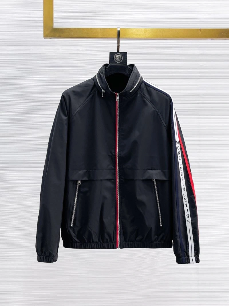 Moncler Outwear Sporty 140758