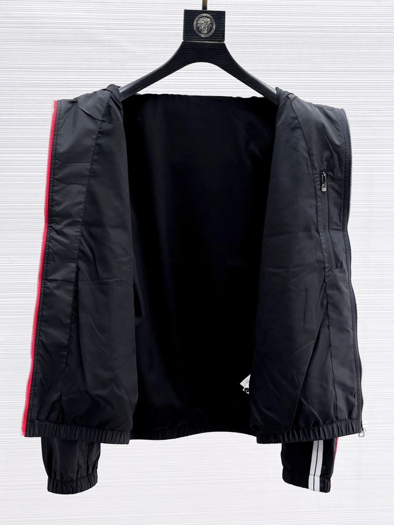Moncler Outwear Sporty 140758