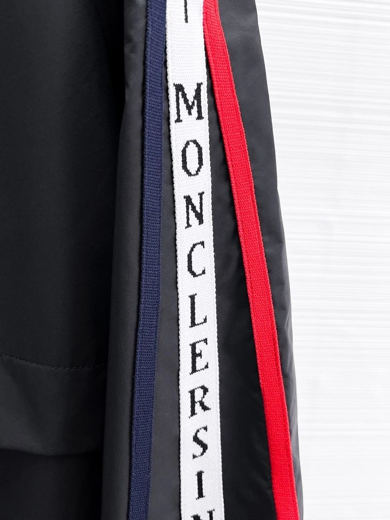 Moncler Outwear Sporty 140758