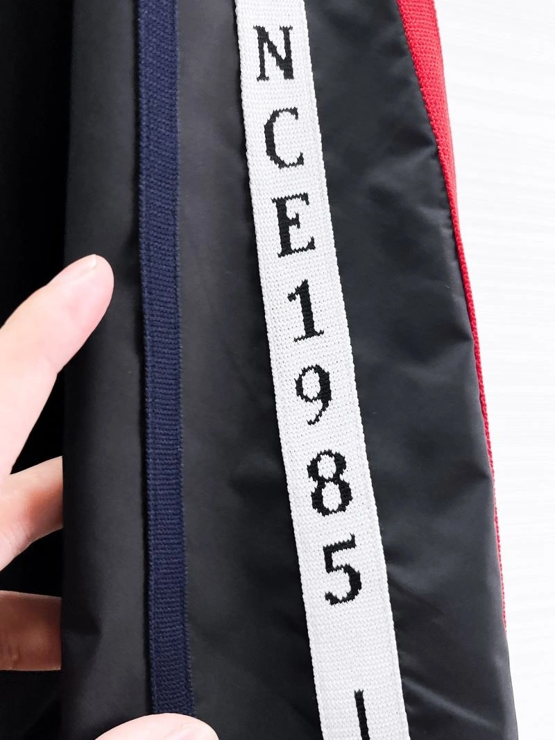 Moncler Outwear Sporty 140758