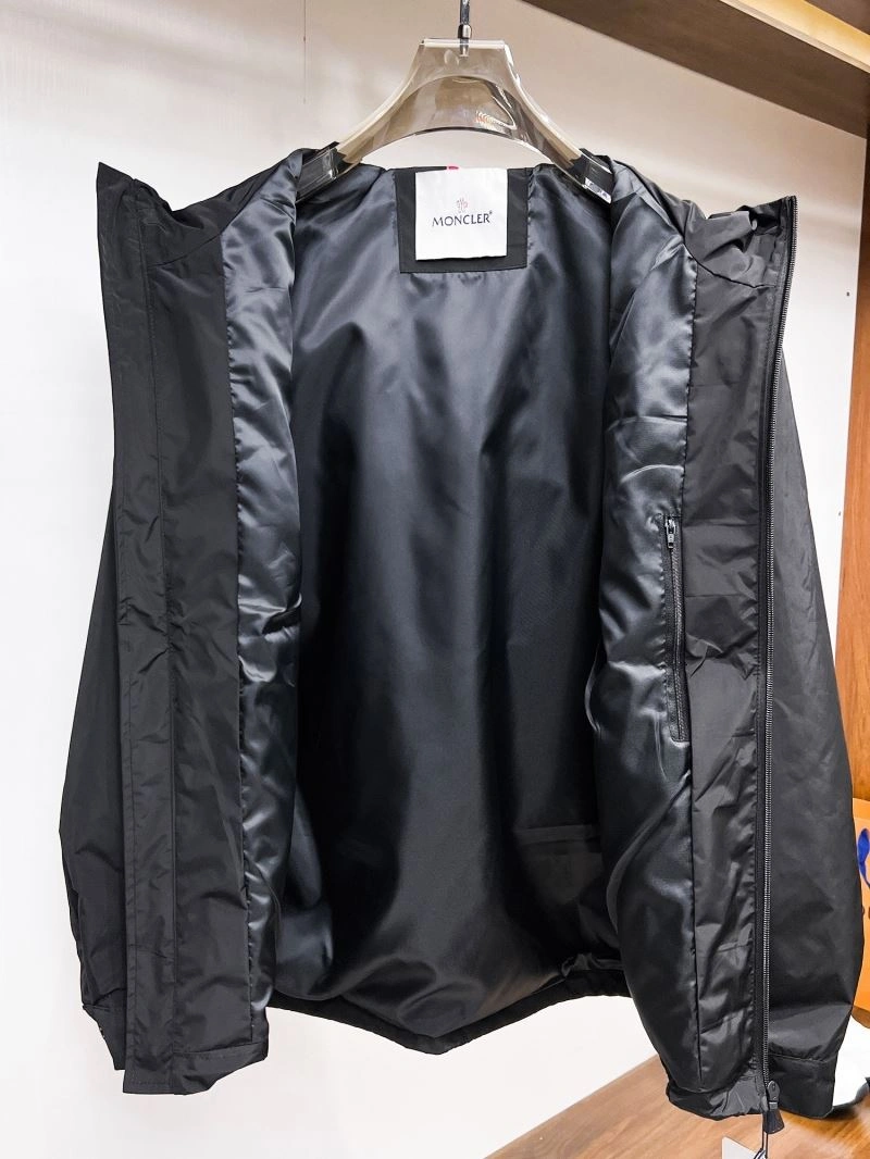 Seasonal Moncler Outwear 140766
