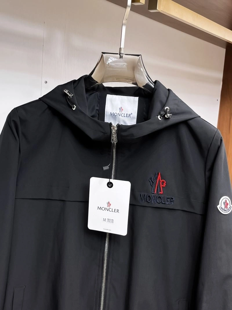 Bright Moncler Outwear 140760