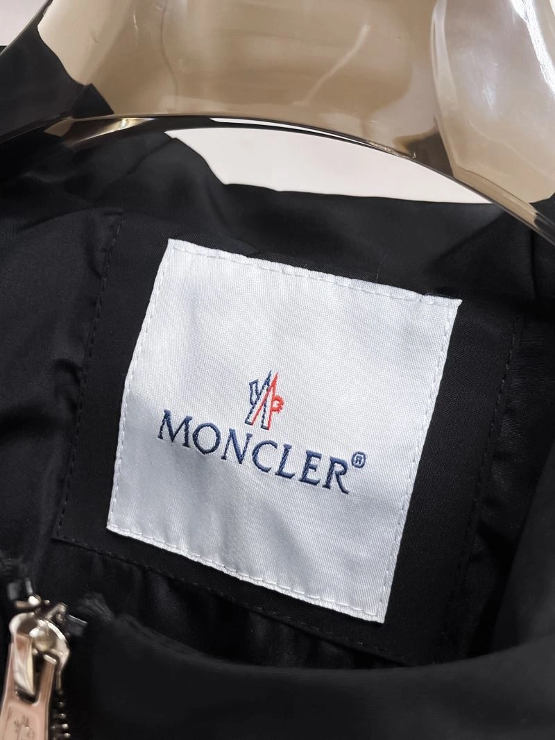 Bright Moncler Outwear 140760