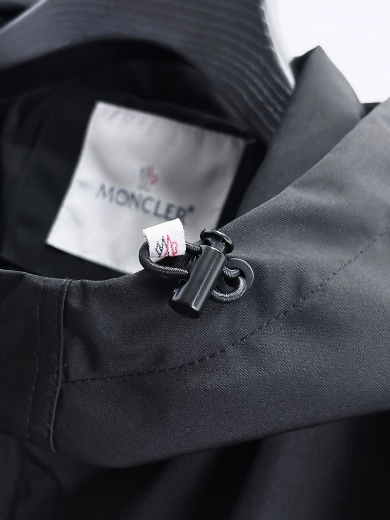 FlexibleFit Moncler Outwear 140773